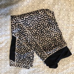 Lululemon Capri leggings with pocket